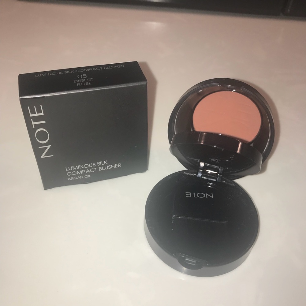 Note compact blusher